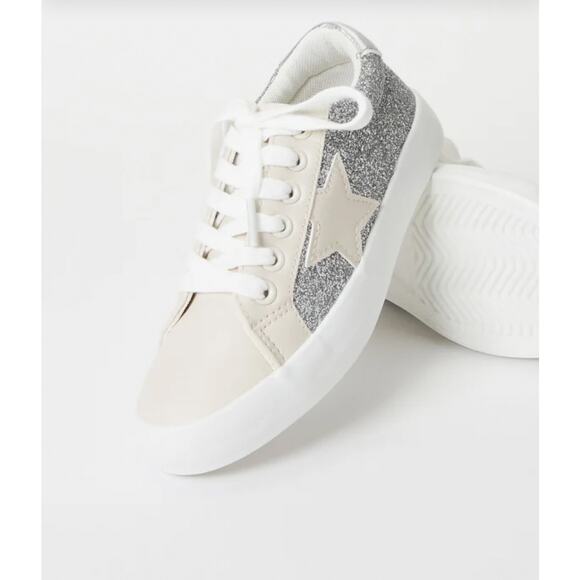 FabKids Silver Glitter Star Sneakers - Size 4 - - Picture 1 of 4
